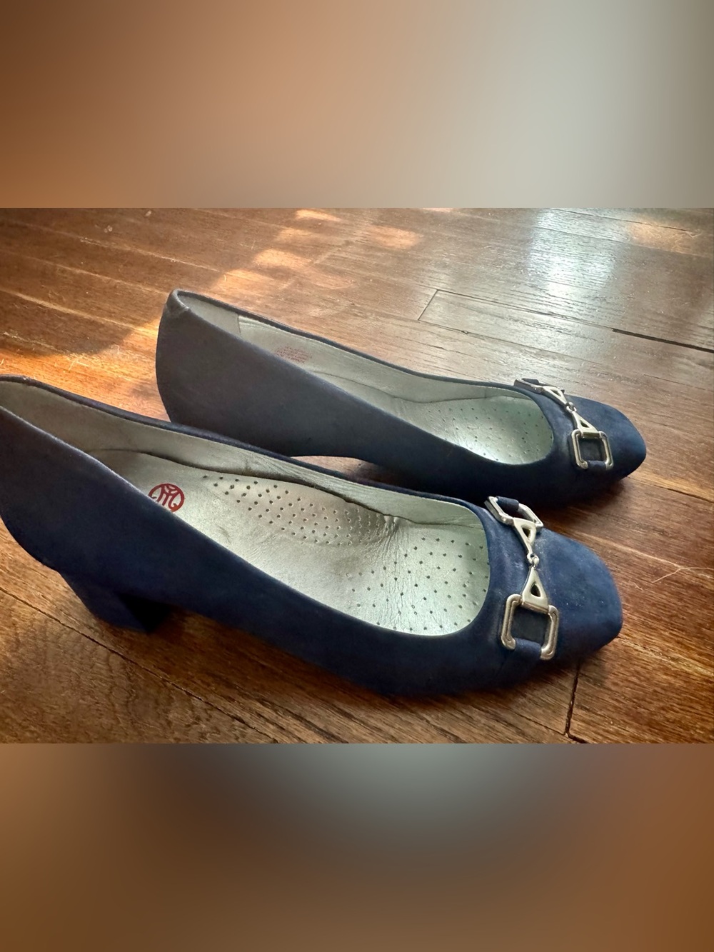 Marc Joseph Classic Navy Women’s Pumps with Silver Buckle 7.5 - EUC